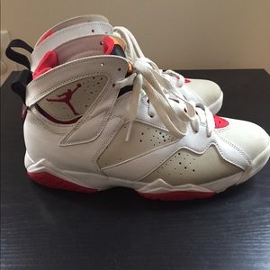Jordan retro 7’s hare bugs bunny size 8